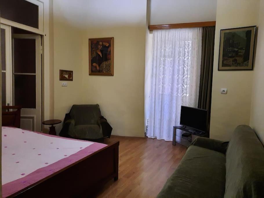 Nataly Apartament-Old Tbilisi Center Luaran gambar